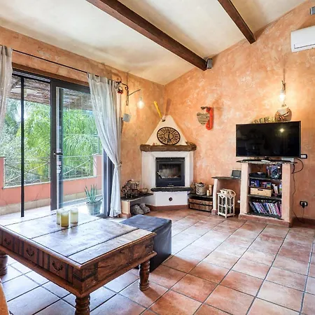 Gorgeous In With Outdoor Swimming Pool Semesterbostad *