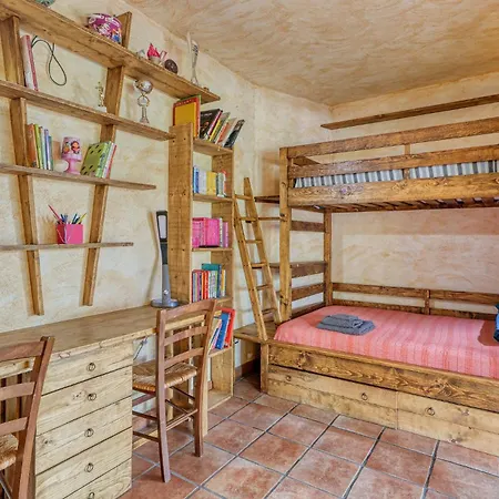 3 Bedroom Pet Friendly In