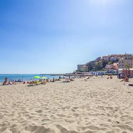 3 Bedroom Pet Friendly In Imperia