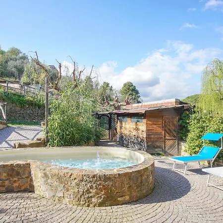 Gorgeous In With Outdoor Swimming Pool 度假居