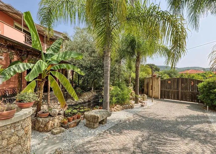 3 Bedroom Pet Friendly In *